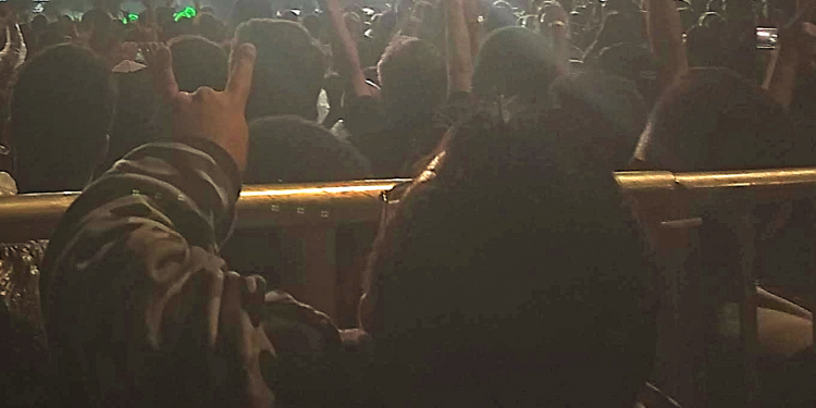 Guia da pessoa com deficiência ou mobilidade reduzida em shows