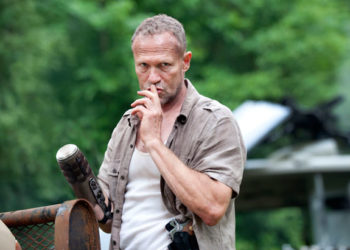 Michael Rooker, de The Walking Dead conta que “ninguém recebeu dinheiro nas primeiras temporadas”