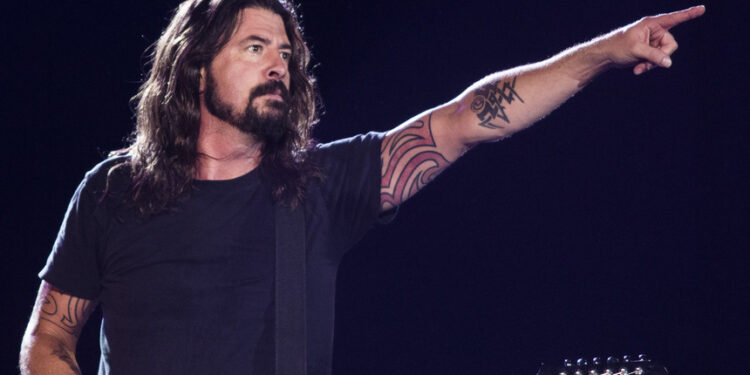 Dave Grohl escreve carta explicando a nova música do Foo Fighters, “Waiting On A War”