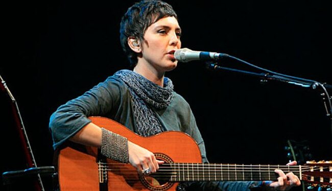 Adriana Calcanhotto retorna aos palcos no Teatro Claro Rio