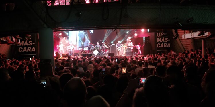 Final de semana de shows esgotados com a banda   Paralamas do Sucesso