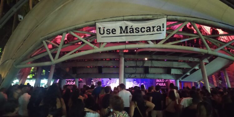 Final de semana de shows esgotados com a banda Paralamas do Sucesso