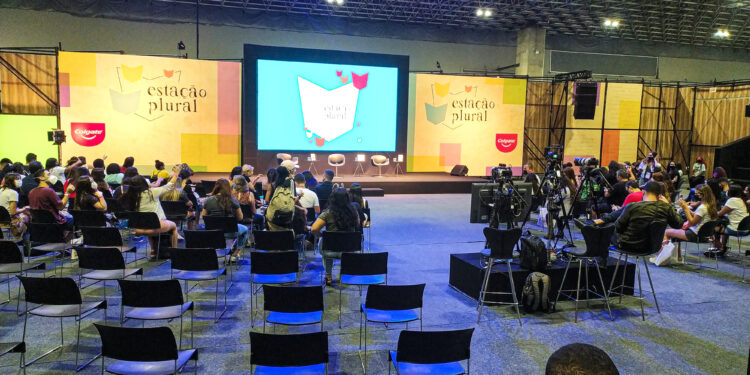 Bienal do Livro Rio encerra segundo dia de programação com Lulu Santos