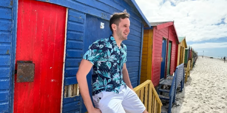 Jornalista Fernando Campos  estreia na  Bienal do Livro Rio com obra literária que  retrata superação e curiosidades.