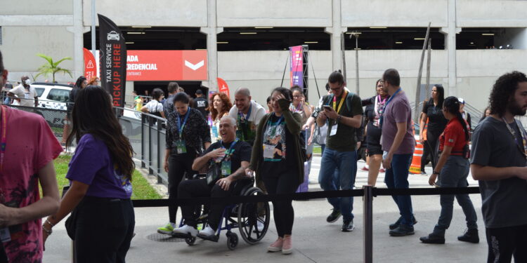 Acessibilidade CCXP:  Vivenciando o épico sendo PCD