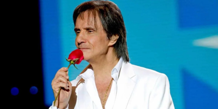 Roberto Carlos emociona fãs com show inesquecível em Julho no Rio de Janeiro