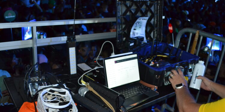 Inovação em Acessibilidade no Festival The Town: Áudio Descrição à Distância ao Alcance de Todos