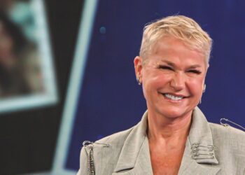 CCXP 2023: Xuxa é Coroada com Ovação e Prêmio na Noite de Abertura do Evento Geek
