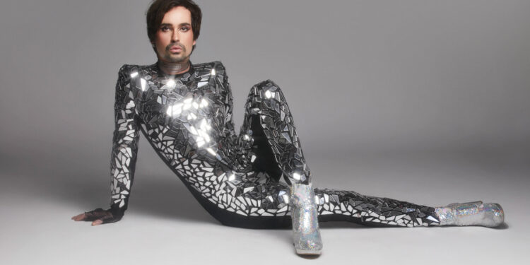 Johnny Hooker: Duas Décadas de Paixão e Intensidade Musical