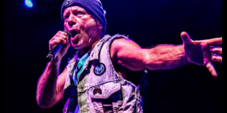 Bruce Dickinson arrasa em show no Rio de Janeiro, conquistando fãs com sua energia solo