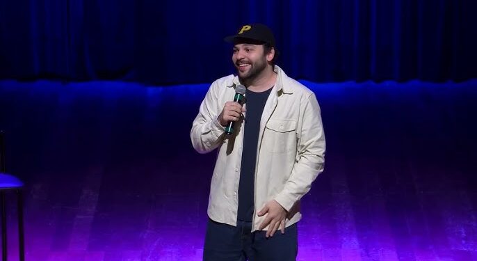Raphael Ghanem se apresenta no Qualistage com seu show de stand-up “Se é que você me entende”