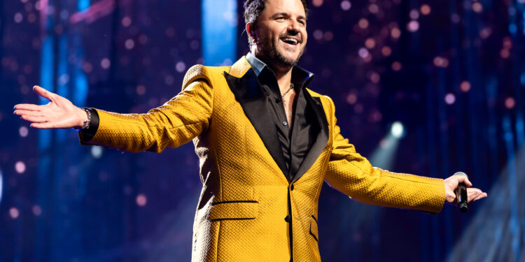 Maurício Manieri traz espetáculo “Classics” ao Rio com show especial de fim de ano