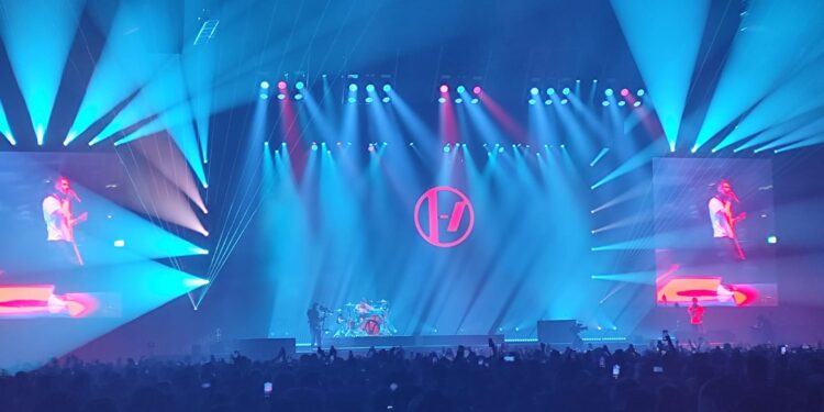 Twenty One Pilots emociona no Rio de Janeiro com show vibrante