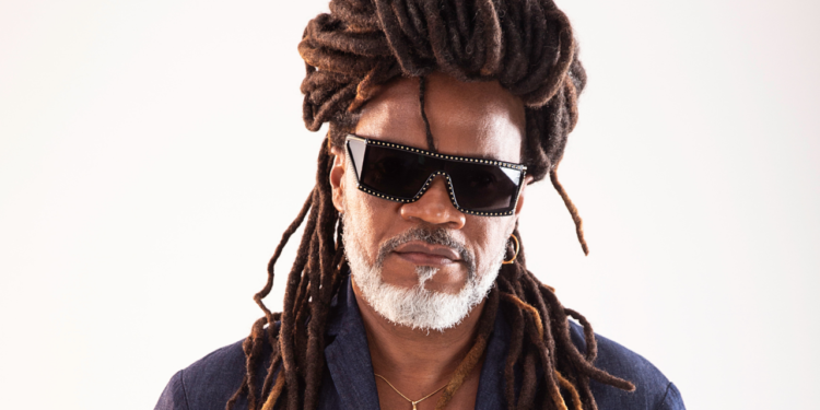 Carlinhos Brown celebra os 40 anos do Axé com uma maratona de apresentações no Carnaval 2025