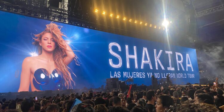 Shakira dá início à turnê mundial com show grandioso no Rio de Janeiro