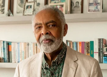 Gilberto Gil se despede dos palcos com a turnê “Tempo Rei” em show imersivo e acessível
