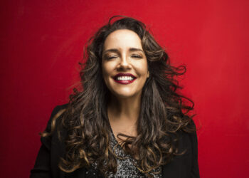 Ana Carolina Celebra 25 Anos de Carreira com EP Inédito “Ainda Já” e Estreia da Turnê “25 Anas” no Qualistage!