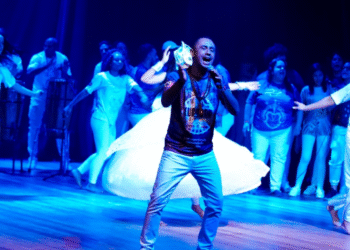 Sandro Luiz Celebra 10 Anos de Carreira com Gravação de DVD Inédito no Qualistage