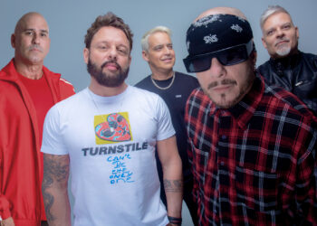 Tihuana celebra 25 anos com show no The Town e participação especial de Andreas Kisser