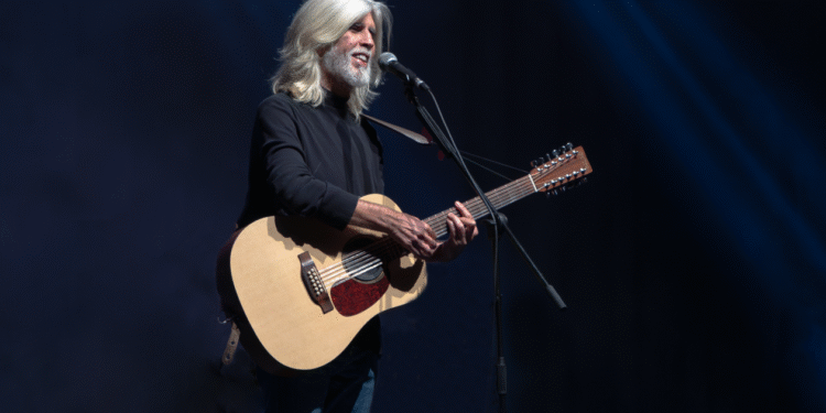 Oswaldo Montenegro estreia nova turnê com show multimídia no Rio