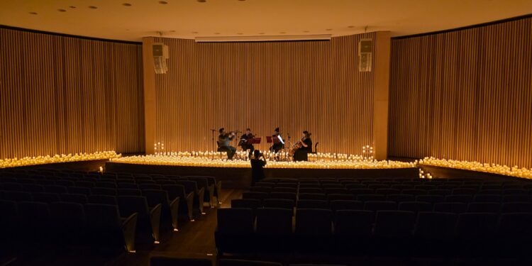 Acessibilidade Candlelight: Disney Encanta o Museu do Amanhã em Concerto Inesquecível