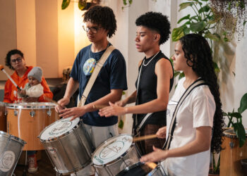 A Batida que Conecta: Projeto ‘Roda do Crescimento’ Constrói Inclusão e Identidade Cultural da Periferia à Vila Madalena