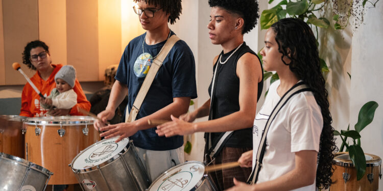 A Batida que Conecta: Projeto ‘Roda do Crescimento’ Constrói Inclusão e Identidade Cultural da Periferia à Vila Madalena