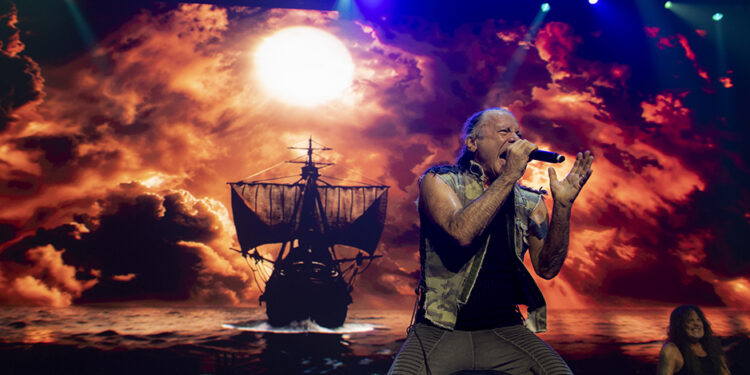 O Voo de Ouro: Iron Maiden celebra 50 anos com espetáculo  na América Latina