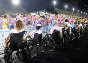 Sapucaí Acessível: Prefeitura do Rio distribui ingressos gratuitos para pessoas com deficiência no Carnaval 2026