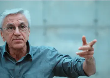 “NARCISO EM FÉRIAS”, DOCUMENTÁRIO SOBRE PRISÃO DE CAETANO VELOSO EM 1968, É SELECIONADO PARA O FESTIVAL DE VENEZA