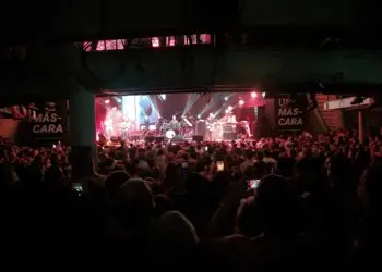 Final de semana de shows esgotados com a banda   Paralamas do Sucesso