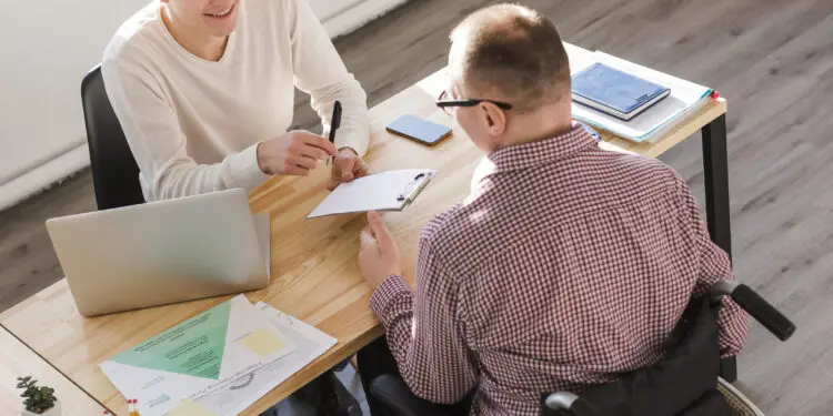 Emprego Apoiado promove inserção e desenvolvimento de pessoas com deficiência no mercado de trabalho