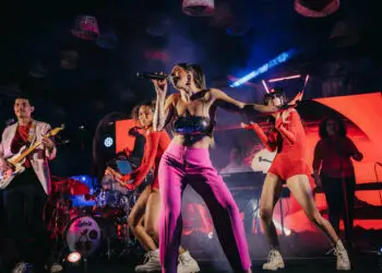 “Babi Ceresa Brilha em Show Especial na Festa da Cereja em Brasília com Lançamento de seu Novo EP