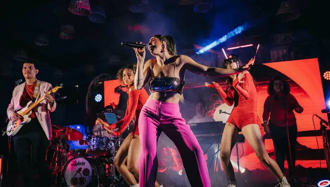 “Babi Ceresa Brilha em Show Especial na Festa da Cereja em Brasília com Lançamento de seu Novo EP