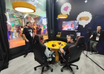 Gabriel Neves Polli Brilha no Estande do SBT Games na Brasil Game Show