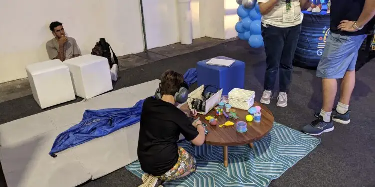 Game Station na BGS: Parceria com Empresa Incluir Treinamentos Traz Espaço de Acolhimento para Pessoas Autistas e com Deficiências Invisíveis