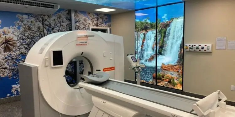 Cinco mil atendimentos marcam o primeiro ano do serviço de tomografia no HEF