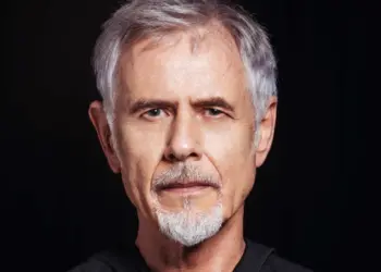 Ritchie Presenteia Fãs com Novos Singles e Anuncia Turnê em Três Capitais Brasileiras