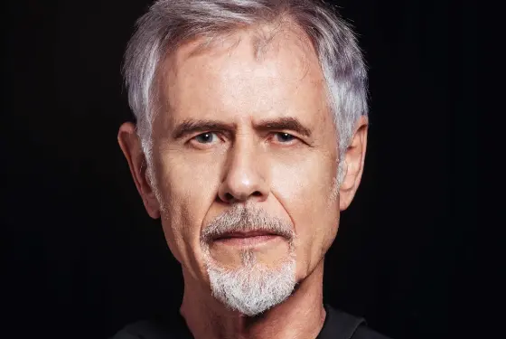 Ritchie Presenteia Fãs com Novos Singles e Anuncia Turnê em Três Capitais Brasileiras