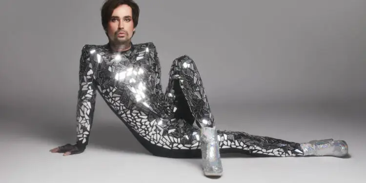 Johnny Hooker: Duas Décadas de Paixão e Intensidade Musical