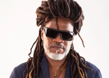Carlinhos Brown celebra os 40 anos do Axé com uma maratona de apresentações no Carnaval 2025