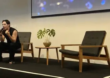 Christian Chávez e a Música Como Expressão de Identidade e Superação