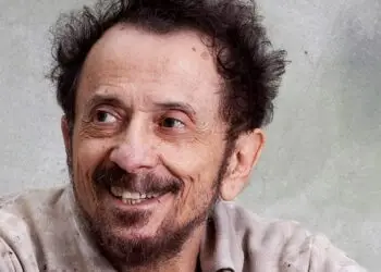 O mestre está de volta! Tom Zé retorna ao Circo Voador para show imperdível