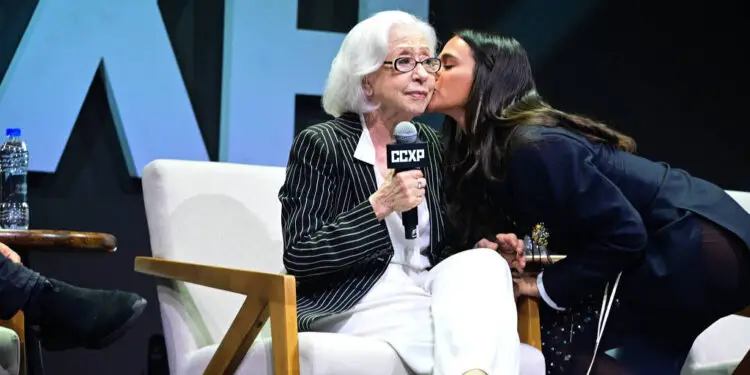 Fernanda Montenegro e Bruna Marquezine param a CCXP com novidades de “Velhos Bandidos”