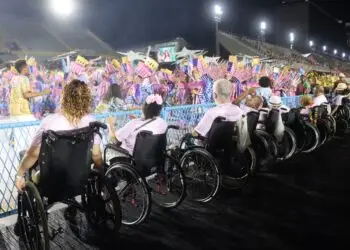 Sapucaí Acessível: Prefeitura do Rio distribui ingressos gratuitos para pessoas com deficiência no Carnaval 2026