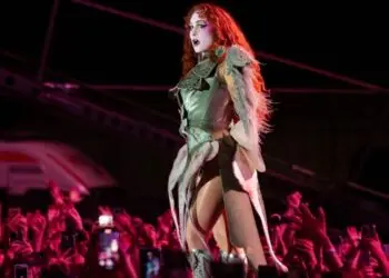 Vozes, batidas e catarse: O contraste musical que incendiou o sábado no Lollapalooza 2026